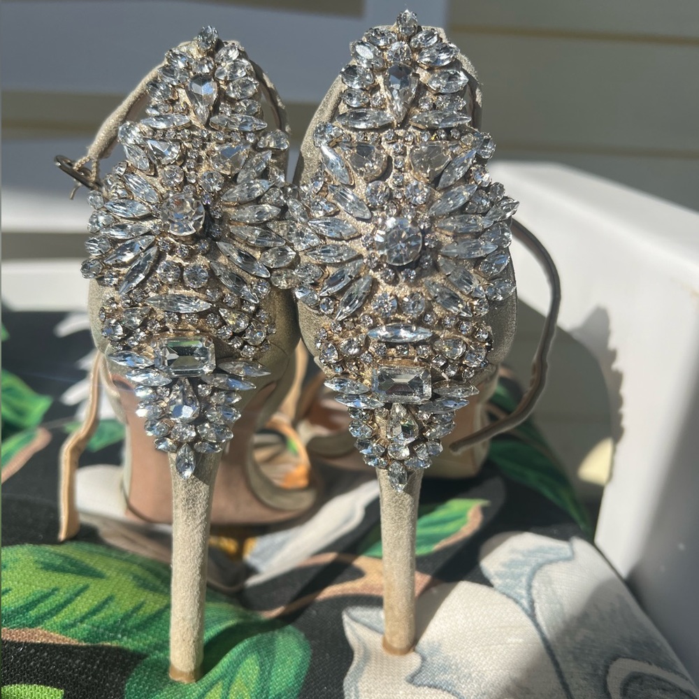 Badgley Mischka Cadence II Gold Crystal Studded Encrusted Jeweled Heel 8.5